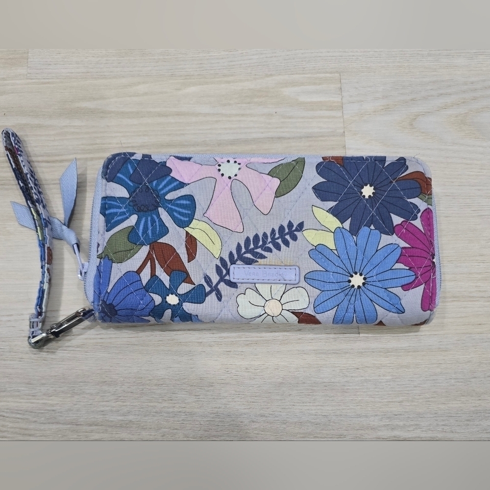 Vera Bradley RFID Accordion Wristlet Purple Floral Wallet See Pics - Picture 1 of 5